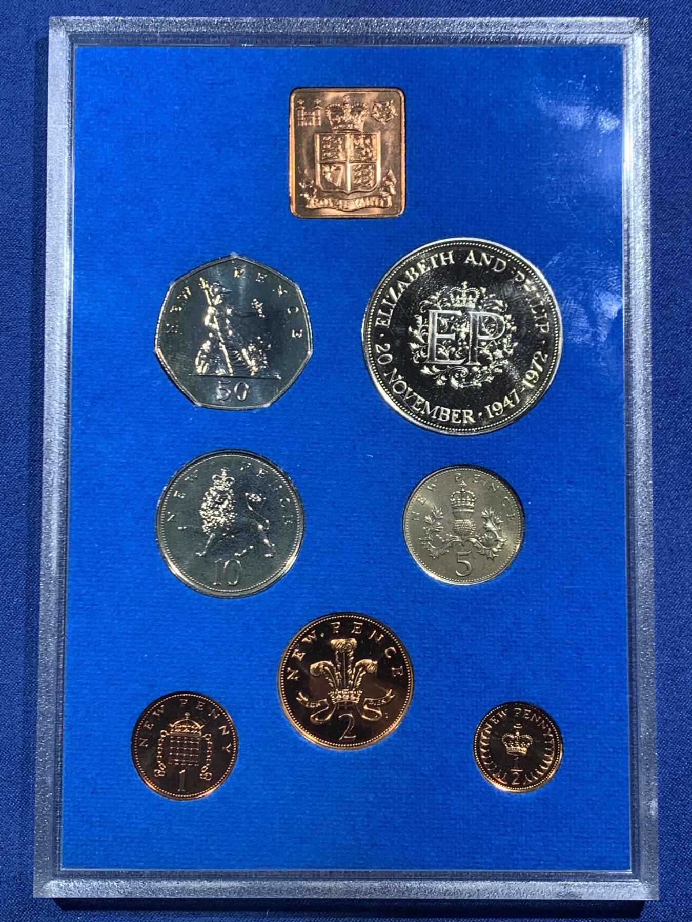 《竞宝斋》第461场 周日，周一，2场连拍 （全场包邮）欢迎送拍 英国1972年精制套币 礼品原装7枚币和1枚章 包含女王银婚精制克朗纪念币