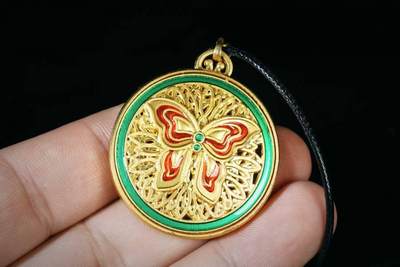 上海都达杂项专场八（全场包邮）   天然镀金珐琅彩罗盘嵌红玛瑙蛋面挂件 附鉴定证书87-356