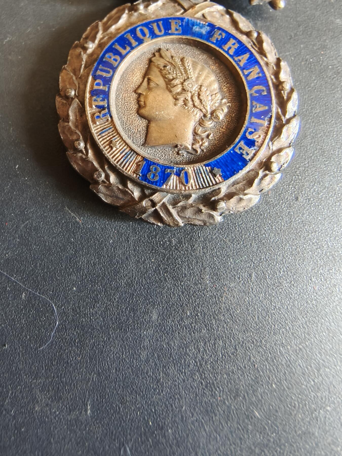 老王徽章第179期 法国军事奖章    三共时期     950银镀金珐琅     重量20.7g