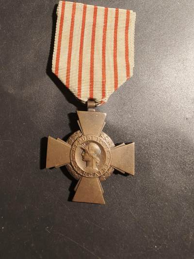 老王徽章第179期 - 法国战斗十字奖章