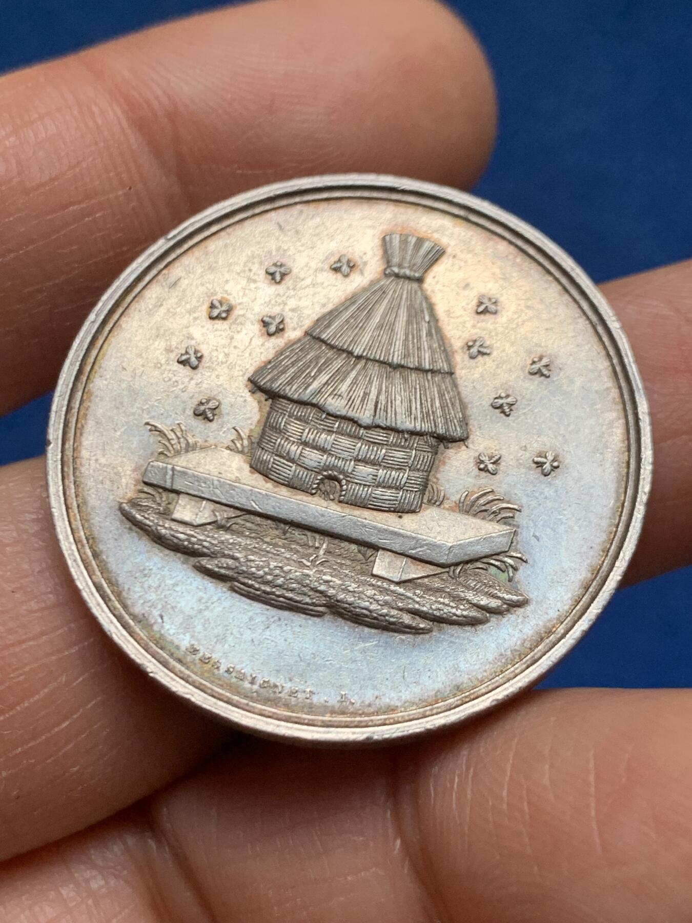 《竞宝斋》第461场 周日，周一，2场连拍 （全场包邮）欢迎送拍 1841年法国银行储蓄银质代币。直径：32.9mm，重：16.15g，船首银标