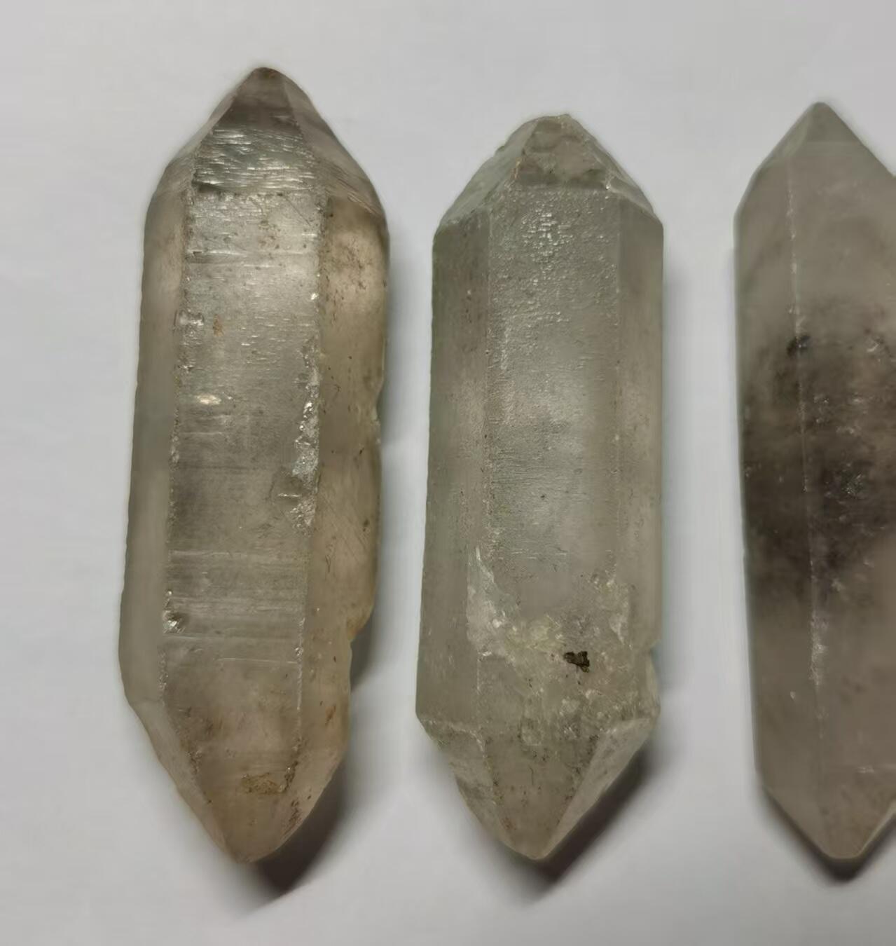 七河·世界币章矿标杂件每周小拍（总第35期）（本场周二结标） 藏家出品X706（6）云贵闪灵水晶原石 比较大块头 一组4件 本件拍品由合作藏家邮寄