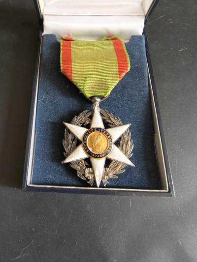 老王徽章第179期 - 法国骑士级农业功绩勋章    银质珐琅    原盒     17.4g