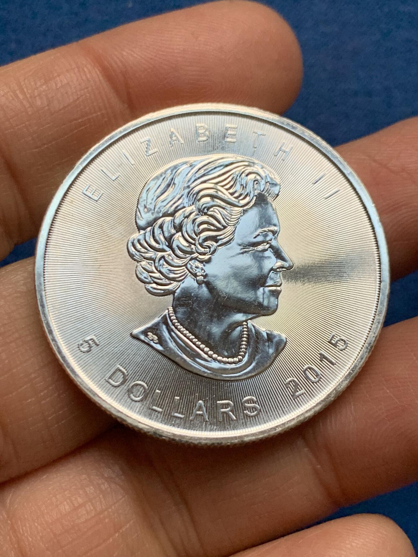 《竞宝斋》第461场 周日，周一，2场连拍 （全场包邮）欢迎送拍 加拿大2015年枫叶投资银币，1盎司，9999银，31.1克