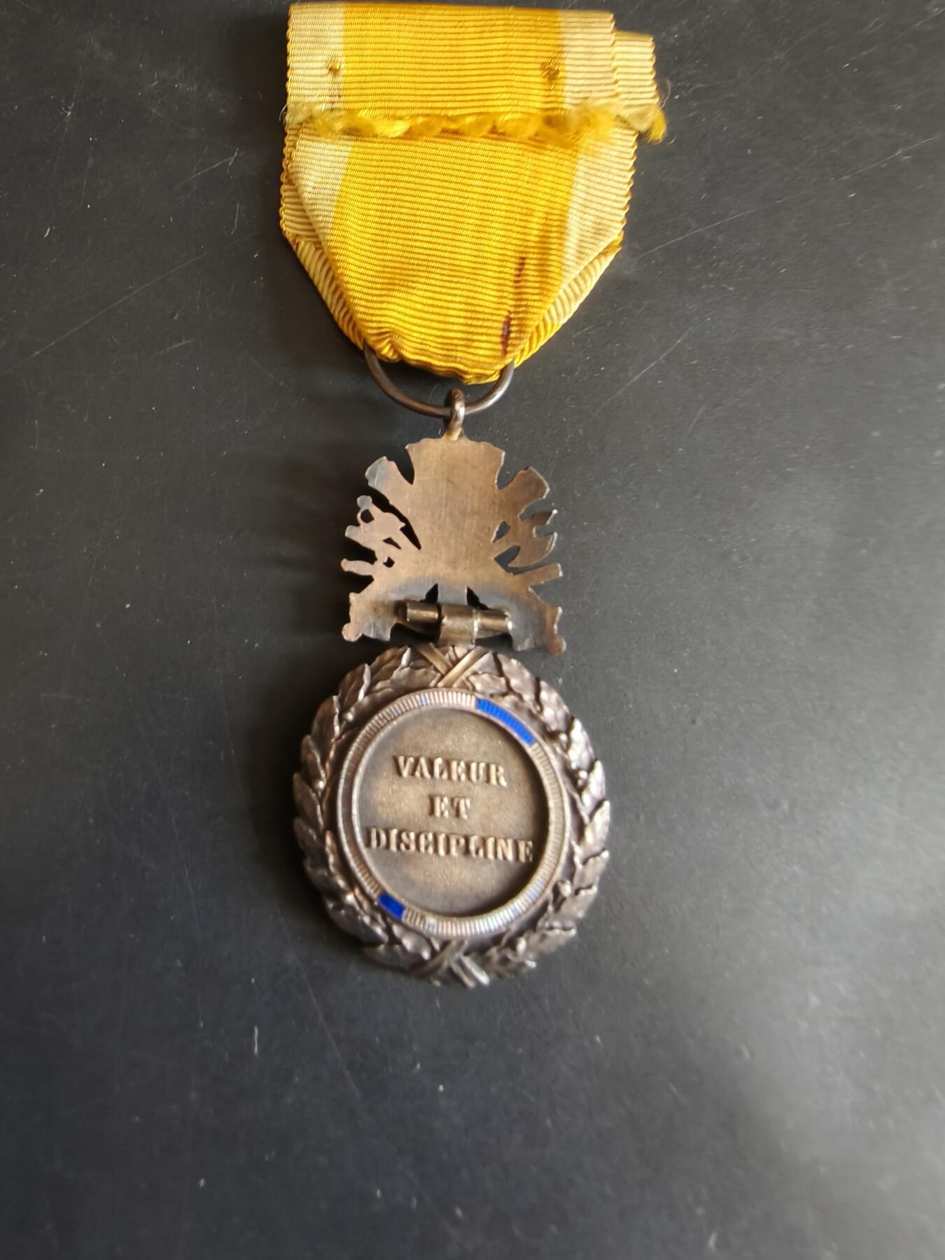 老王徽章第179期 法国军事奖章    三共时期     950银镀金珐琅     重量20.7g