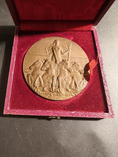 老王徽章第179期 - 法国联合货运海运公司大铜章     原盒      直径68mm    重量167.7g