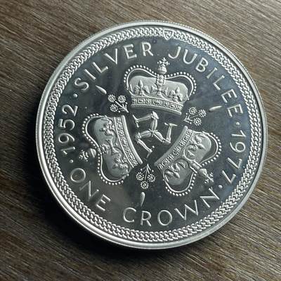 【铜匠收藏】★第140加场★精品老铜币 硬币专场 不寄存，200包邮。不满200元，支付5元运费。《接受代拍 代送NGC评级》 - 100【无寄存】1977 马恩 精制银币 1克朗 女王登基25年 纪念币