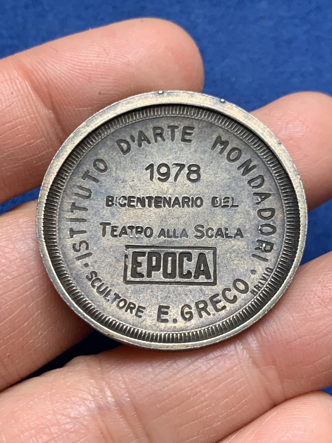 《竞宝斋》第461场 周日，周一，2场连拍 （全场包邮）欢迎送拍 1978年斯卡拉歌剧院二百周年纪念章，斯卡拉歌剧院位于意大利米兰，是世界最著名的歌剧院之一，始建于1778年。15.4克，35mm