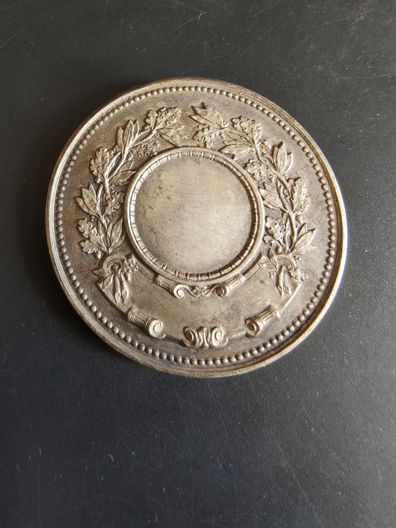 老王徽章第179期 法国体操运动协会镀银大铜章     直径50mm    重量53.9g