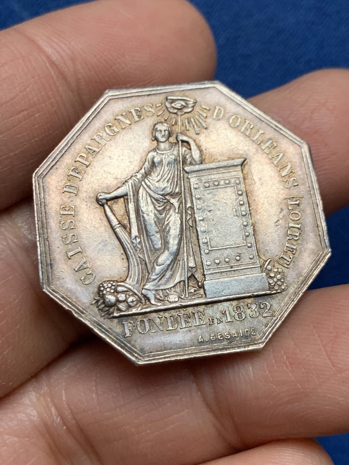 《竞宝斋》第461场 周日，周一，2场连拍 （全场包邮）欢迎送拍 法国1832年奥尔良卢瓦雷省储蓄银行八角银代币 丰饶角银标 12.4克 30.6mm