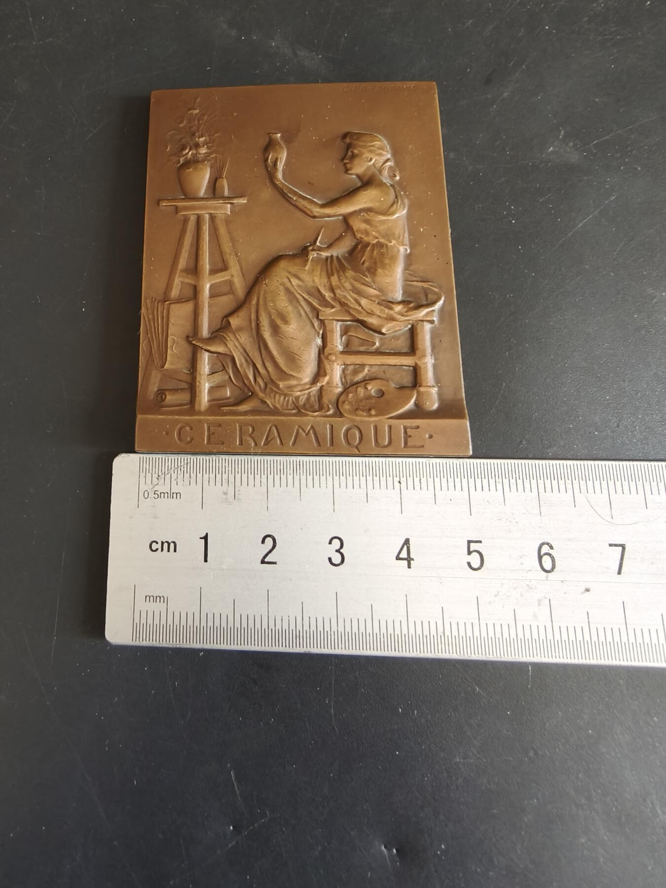 老王徽章第179期 法国陶瓷工业联合会 方形大铜章     大师普鲁多姆作品     尺寸49×65mm     重量95.7g