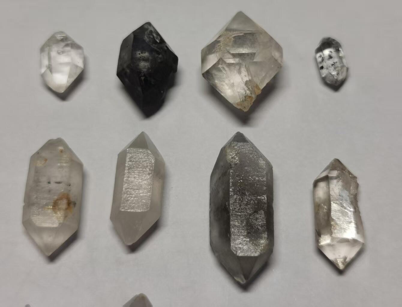 七河·世界币章矿标杂件每周小拍（总第35期）（本场周二结标） 藏家出品 X719（2）双尖款云贵闪灵水晶原石一组 12 件 本件拍品由合作藏家邮寄