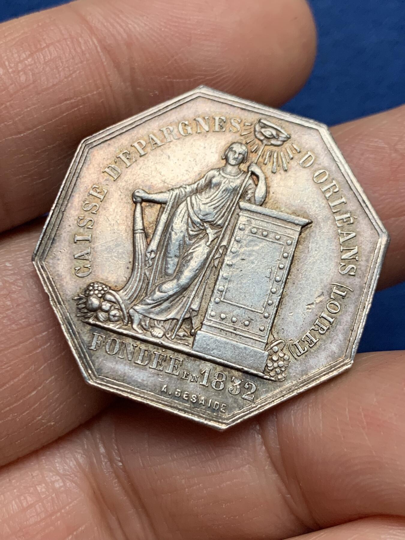 《竞宝斋》第461场 周日，周一，2场连拍 （全场包邮）欢迎送拍 法国1832年奥尔良卢瓦雷省储蓄银行八角银代币 丰饶角银标 12.4克 30.6mm