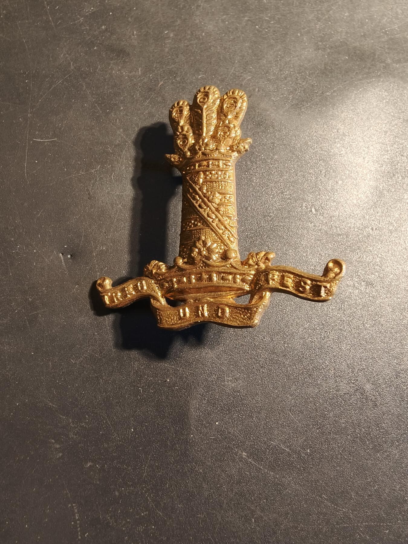 老王徽章第179期 英国陆军第11阿尔伯特亲王龙骑兵团帽徽      一战时期