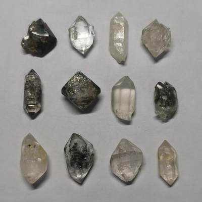 七河·世界币章矿标杂件每周小拍（总第35期）（本场周二结标） - 藏家出品 X725(3) 云贵闪灵水晶原石一组 12 件 本件拍品由合作藏家邮寄