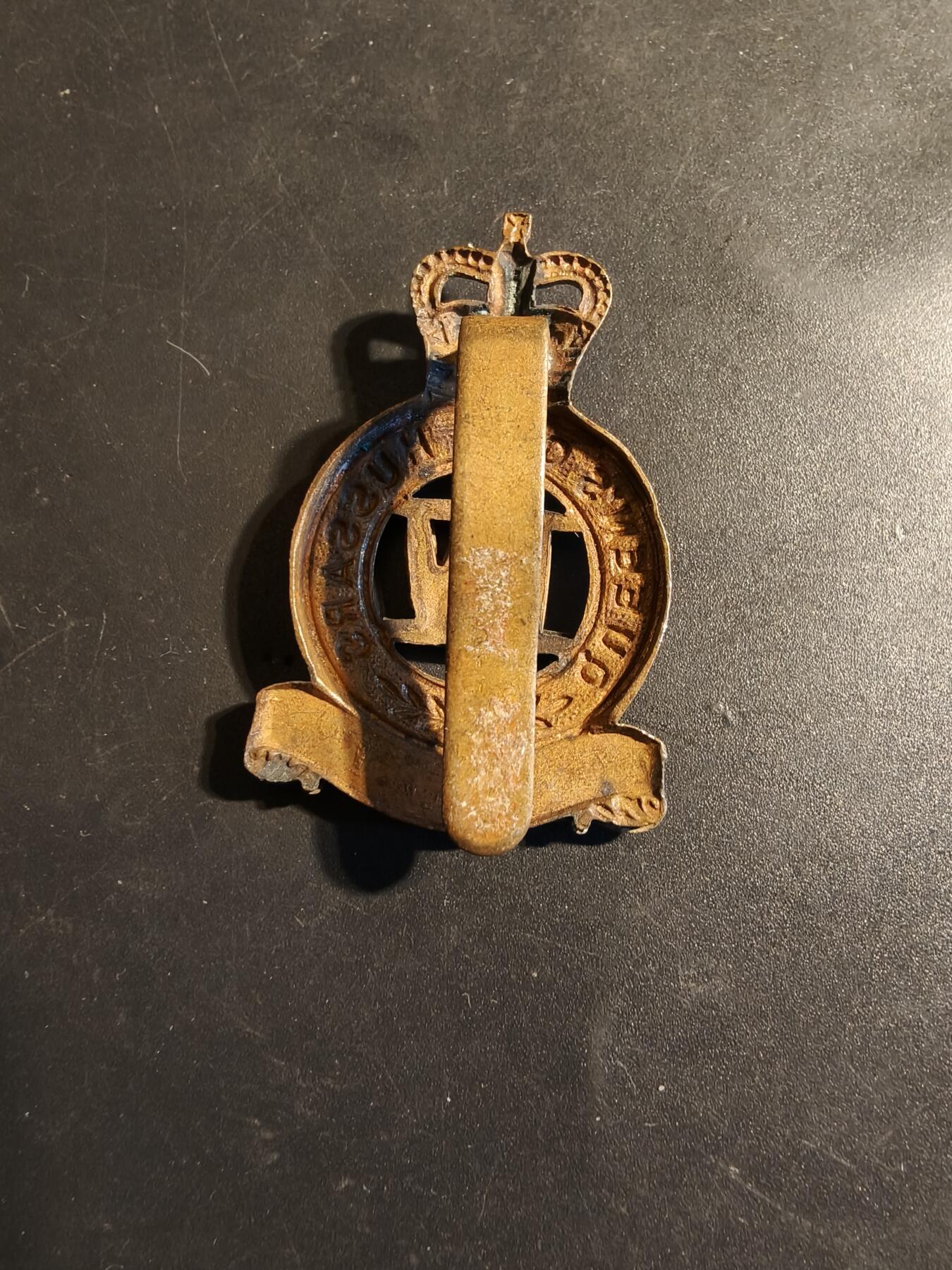 老王徽章第179期 英国陆军女王第4骠骑兵团帽徽     女王早期版