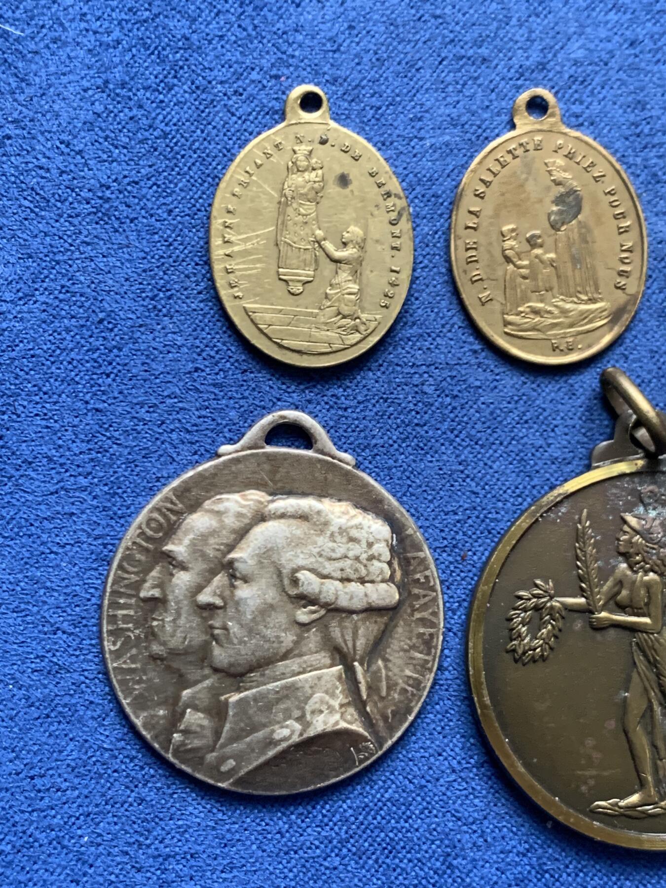 《竞宝斋》第461场 周日，周一，2场连拍 （全场包邮）欢迎送拍 六枚一组 法国纪念章 总重约40.2克