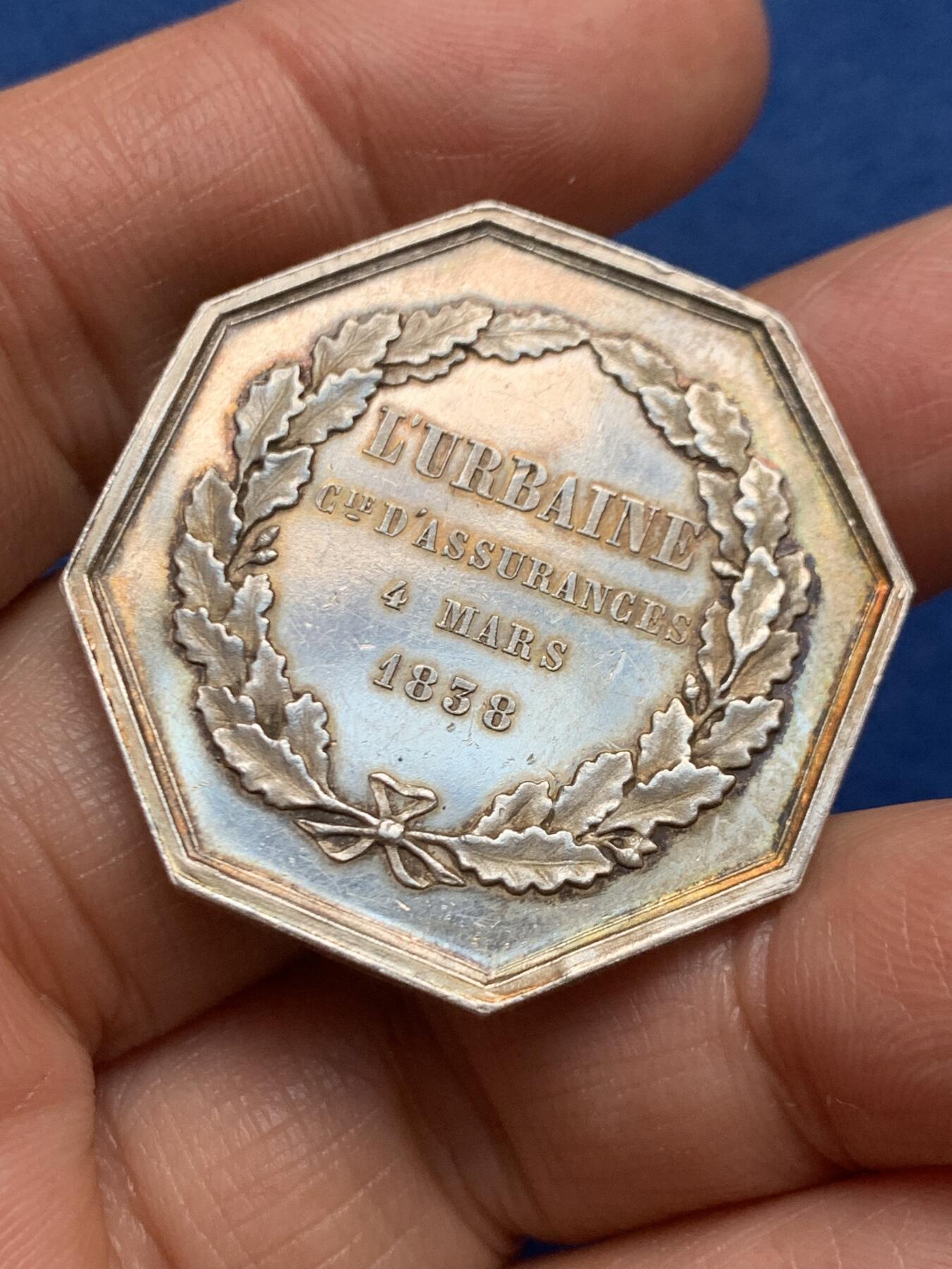 《竞宝斋》第461场 周日，周一，2场连拍 （全场包邮）欢迎送拍 法国城市人寿保险公司八角银质代币 城堡皇冠图案 19.7克 34.9mm 丰饶角银标