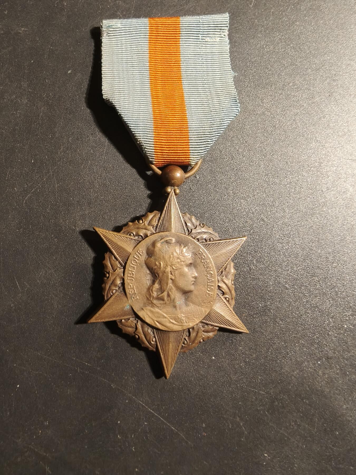 老王徽章第179期 法国铜级社保奖章