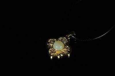 上海都达杂项专场八（全场包邮）   天然 和田玉蛋面四叶草挂件 附鉴定证书87-348