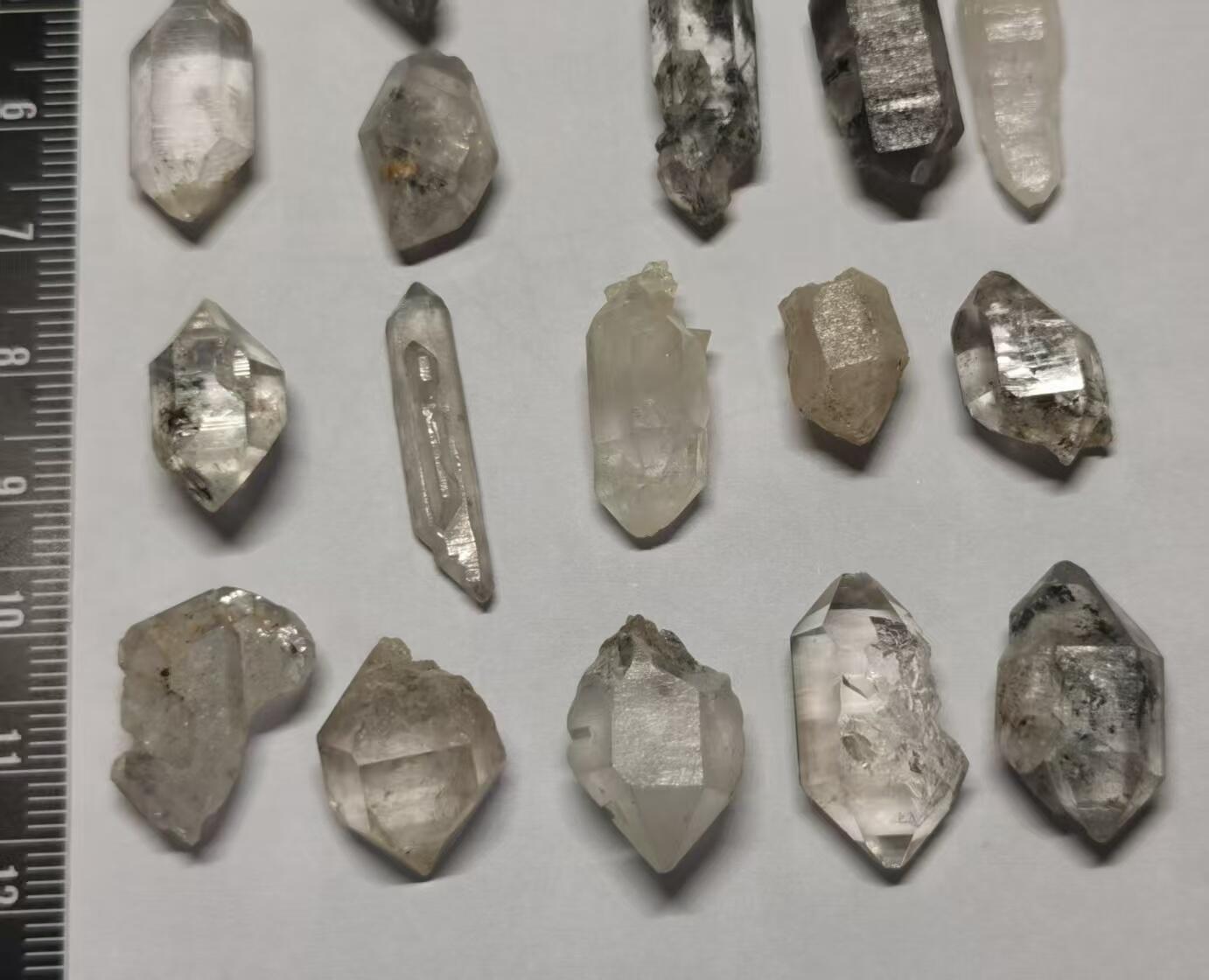 七河·世界币章矿标杂件每周小拍（总第35期）（本场周二结标） 藏家出品X717（4）云贵闪灵水晶原石一组 20 件 本件拍品由合作藏家邮寄