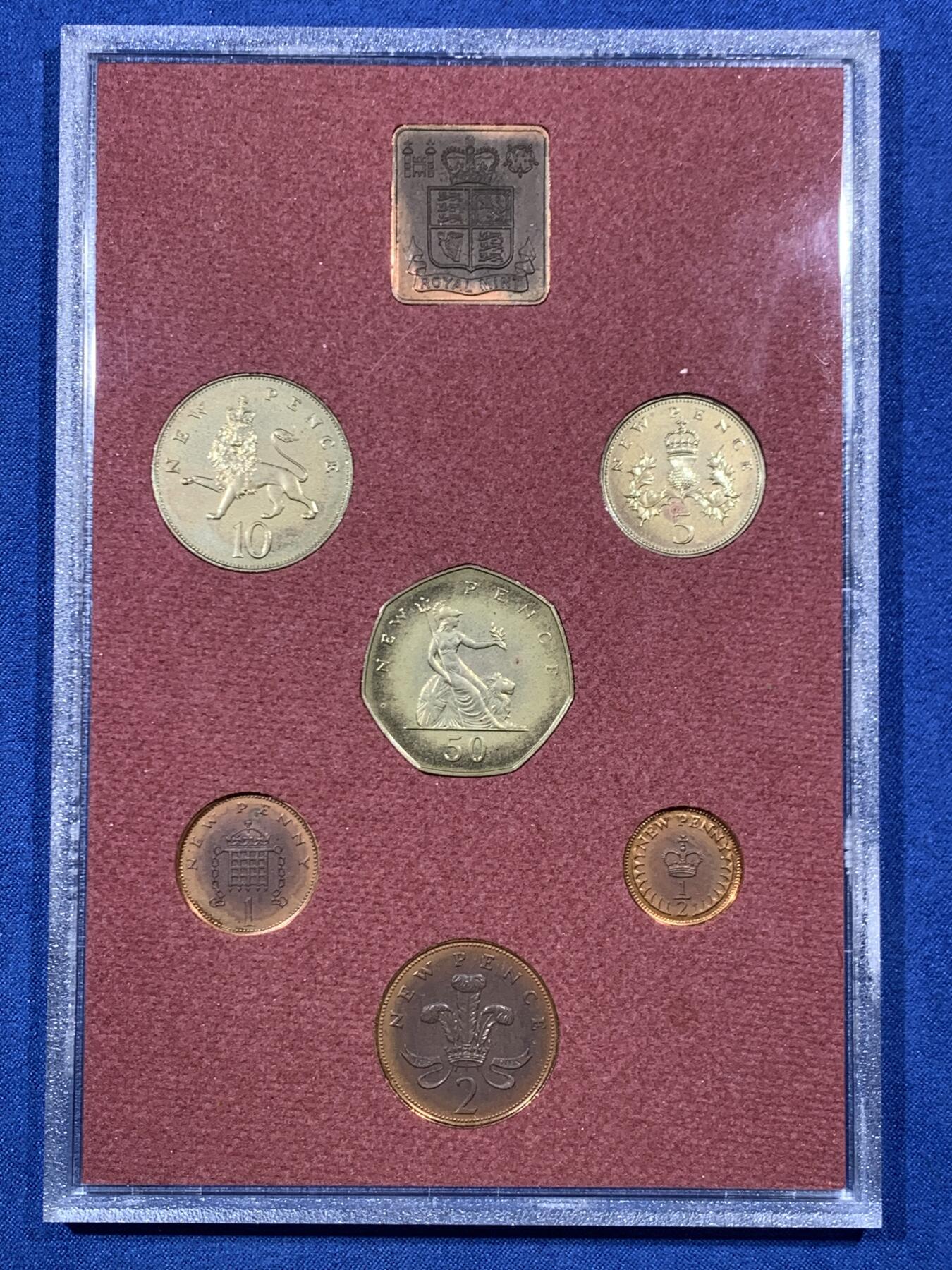 《竞宝斋》第461场 周日，周一，2场连拍 （全场包邮）欢迎送拍 英国1979年精制套币 礼品原装6枚币和1枚章