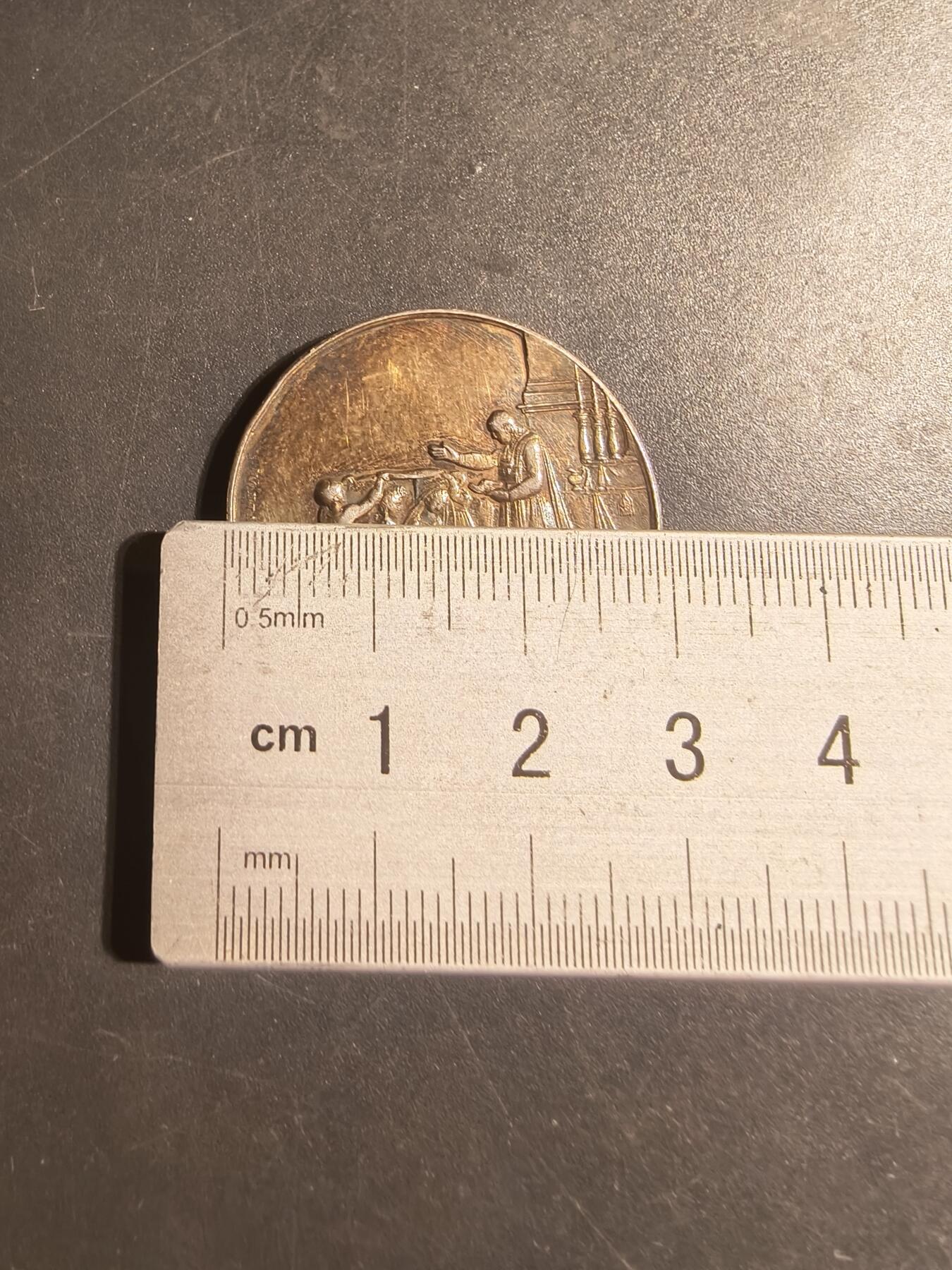 老王徽章第179期 法国银婚章    950银蜜蜂银标    带边铭背铭     1872年实授    直径30mm    重量11.8g