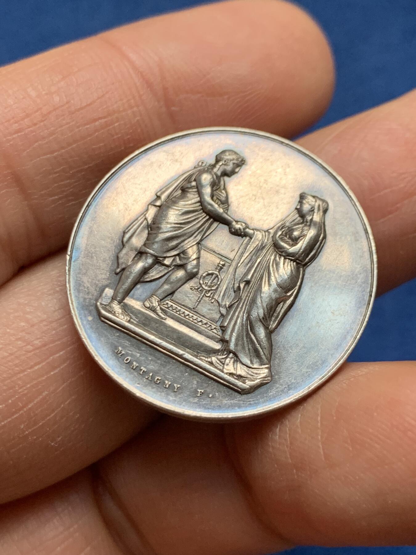 《竞宝斋》第461场 周日，周一，2场连拍 （全场包邮）欢迎送拍 法国婚礼银章 丰饶角银标 11克 27.7mm