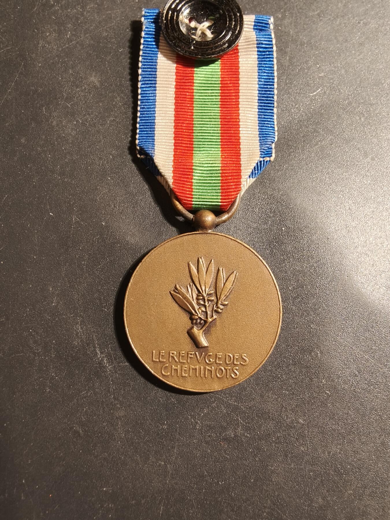 老王徽章第179期 法国铜级铁路工人避难所纪念章