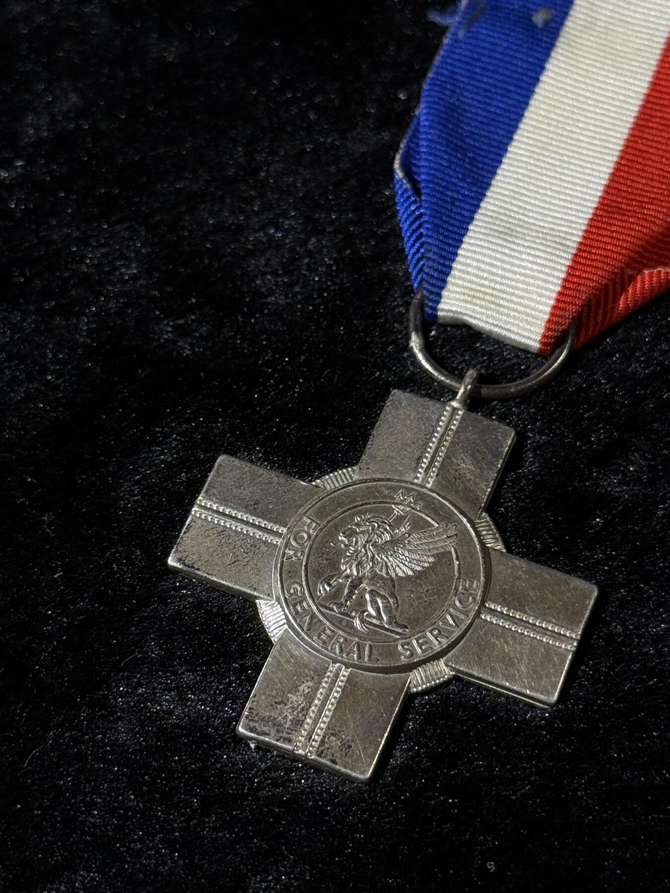 戎马世界章牌大赏第110期 英国常规服役十字奖章，银质带银标，重约15.9g