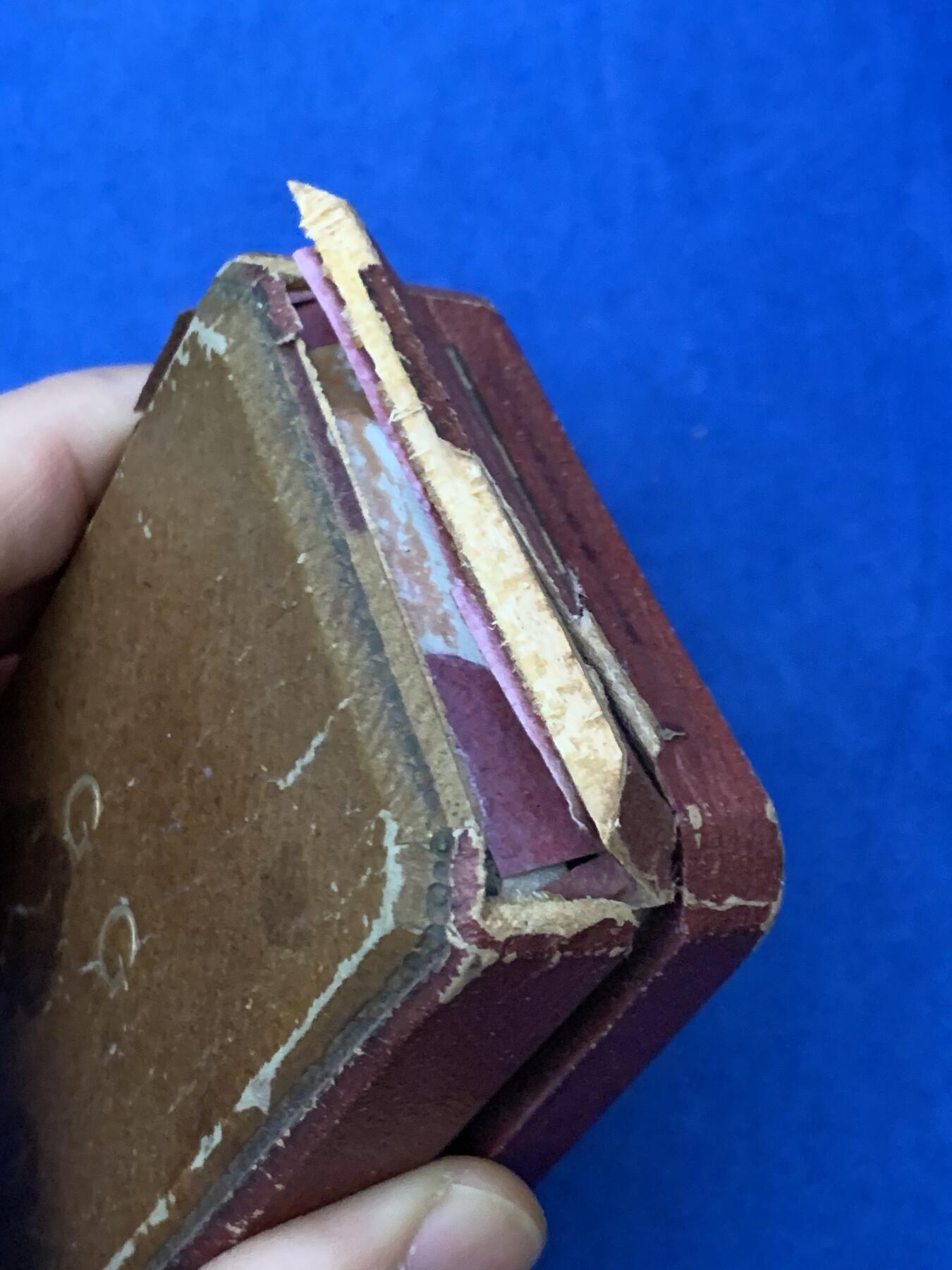 《竞宝斋》第461场 周日，周一，2场连拍 （全场包邮）欢迎送拍 梵蒂冈1968年保罗六世增加联合国教士银章，约35*45mm，47.22g，带盒，800银标，少见形状，高浮雕