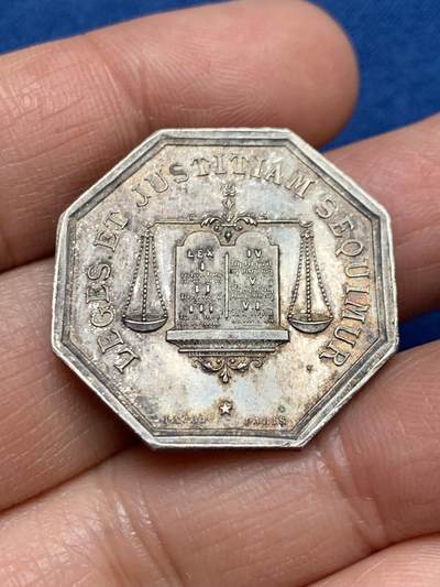 《竞宝斋》第461场 周日，周一，2场连拍 （全场包邮）欢迎送拍 - 法国法国安德尔省沙托鲁区公证人八角银质代币 蜜蜂银标 11克 28.3mm