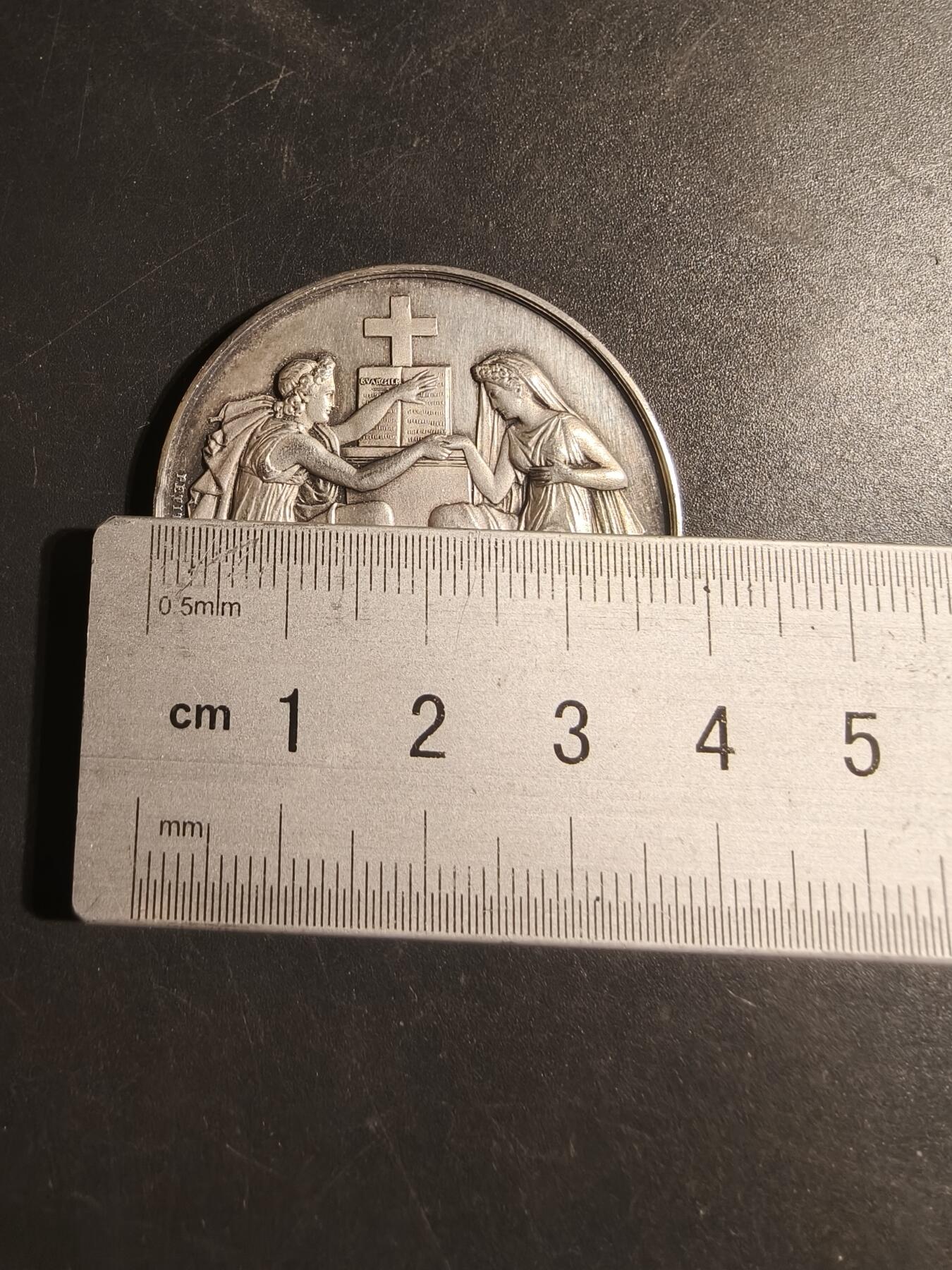 老王徽章第179期 法国银婚章    950银    蜜蜂银标   1875年实授    直径39mm    重量24.8g    带边铭背铭     少见大尺寸版    