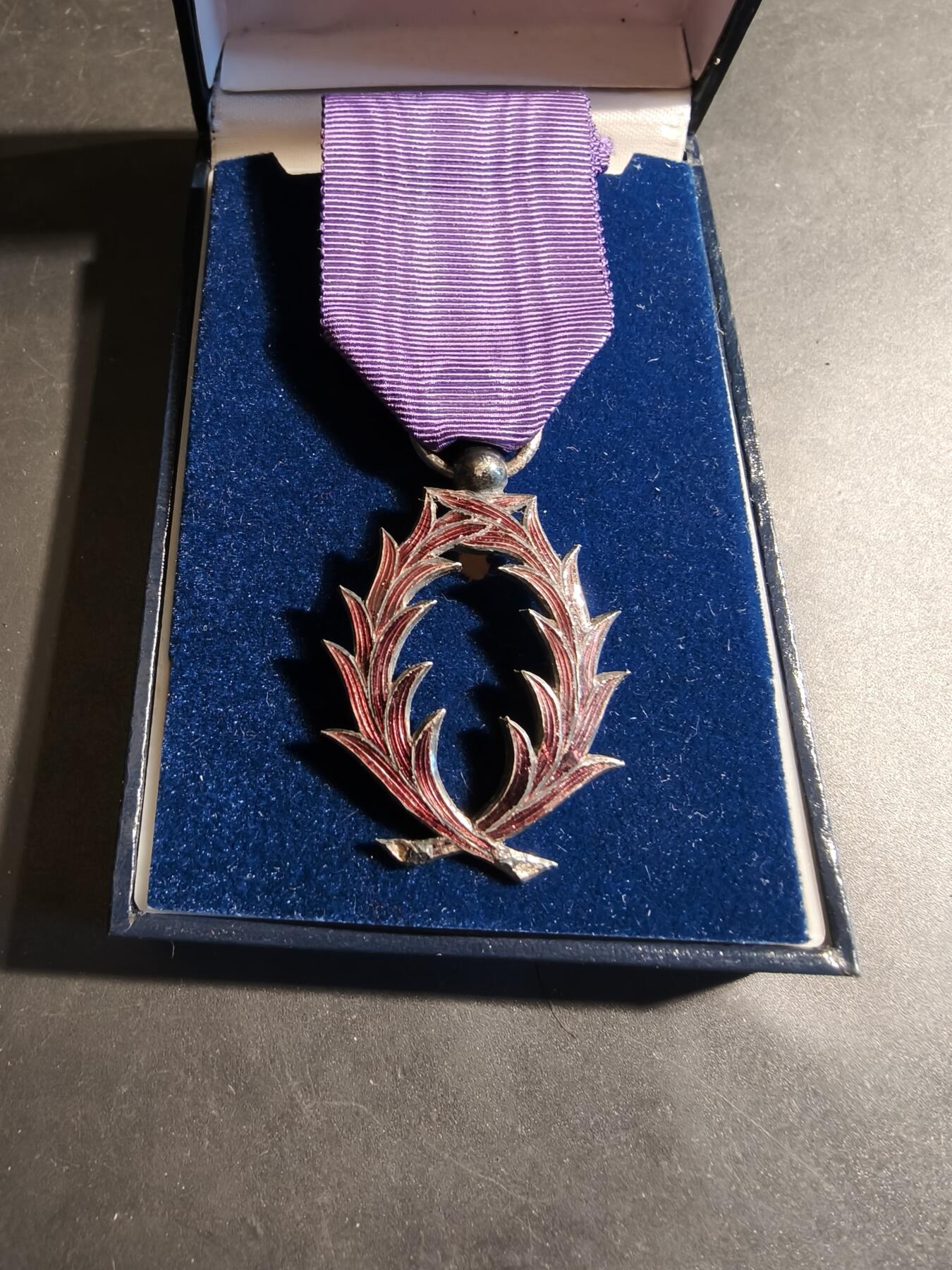 老王徽章第179期 法国骑士级棕榈叶勋章     原盒