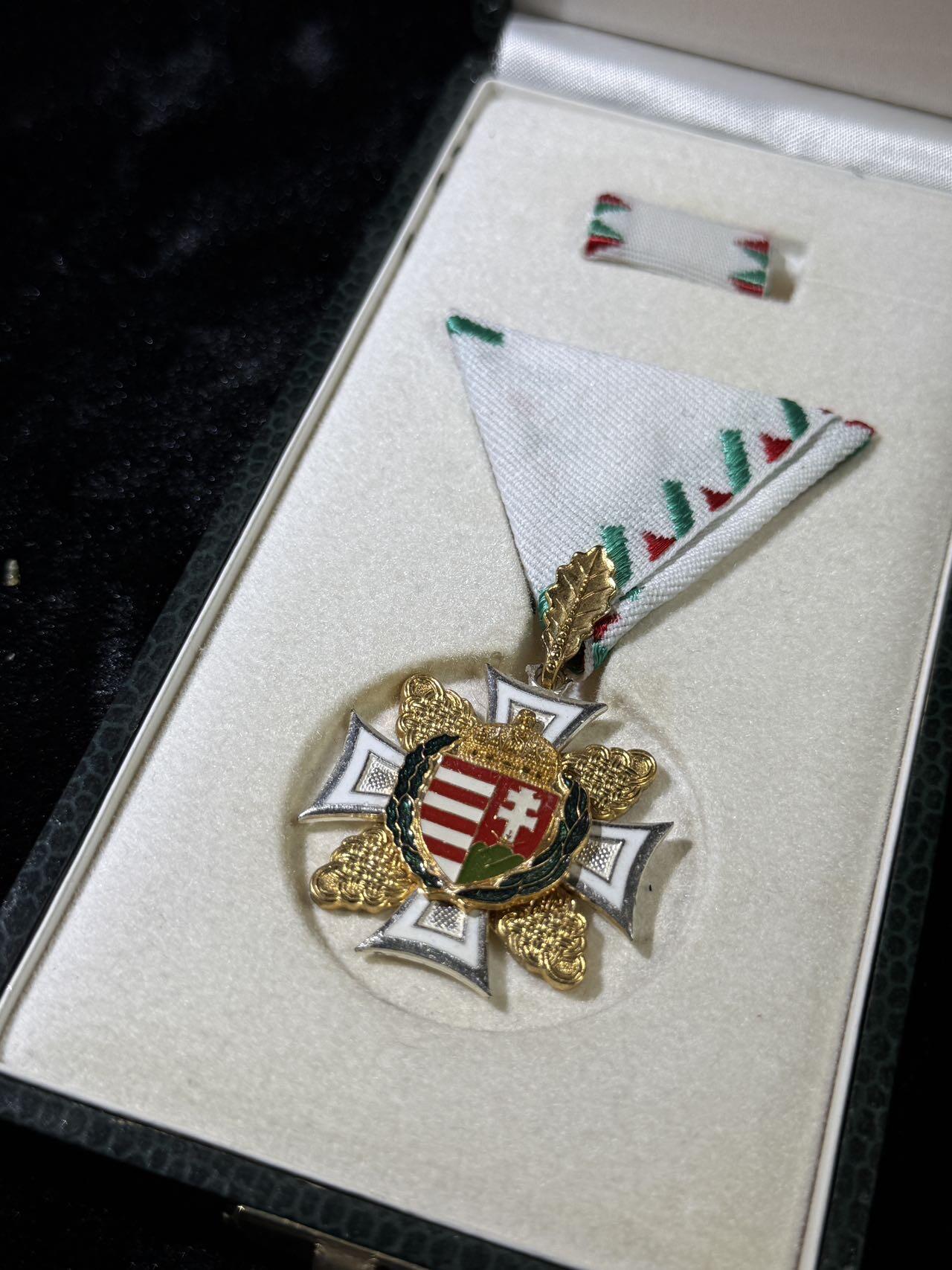 戎马世界章牌大赏第110期 匈牙利一级军官服役奖章