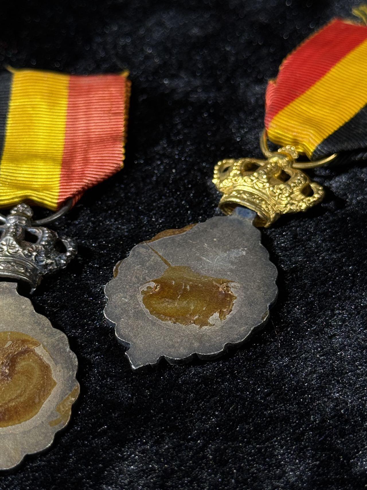 戎马世界章牌大赏第110期 比利时金级银级劳动奖章一组