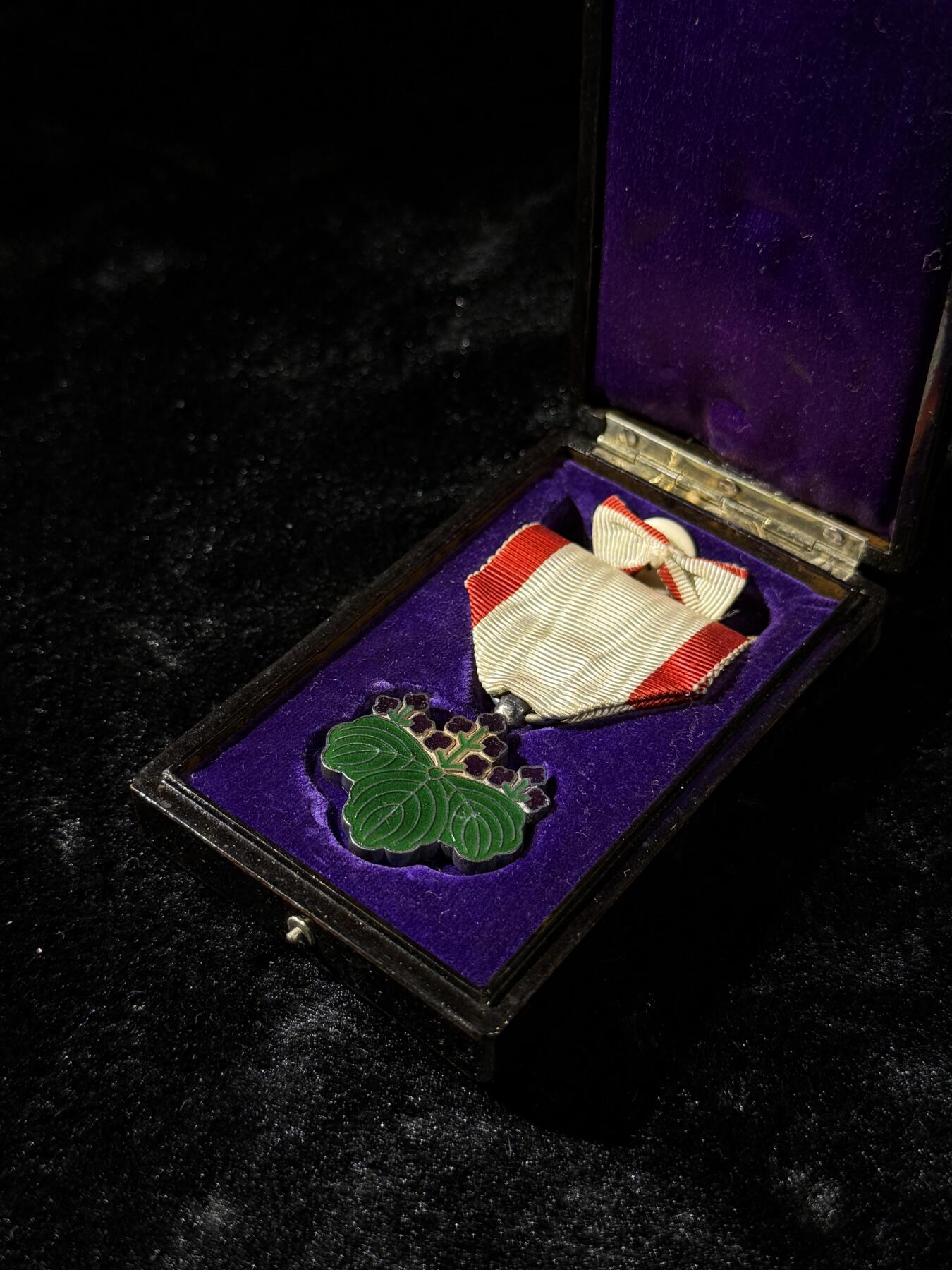 戎马世界章牌大赏第110期 勋七等青色桐叶章