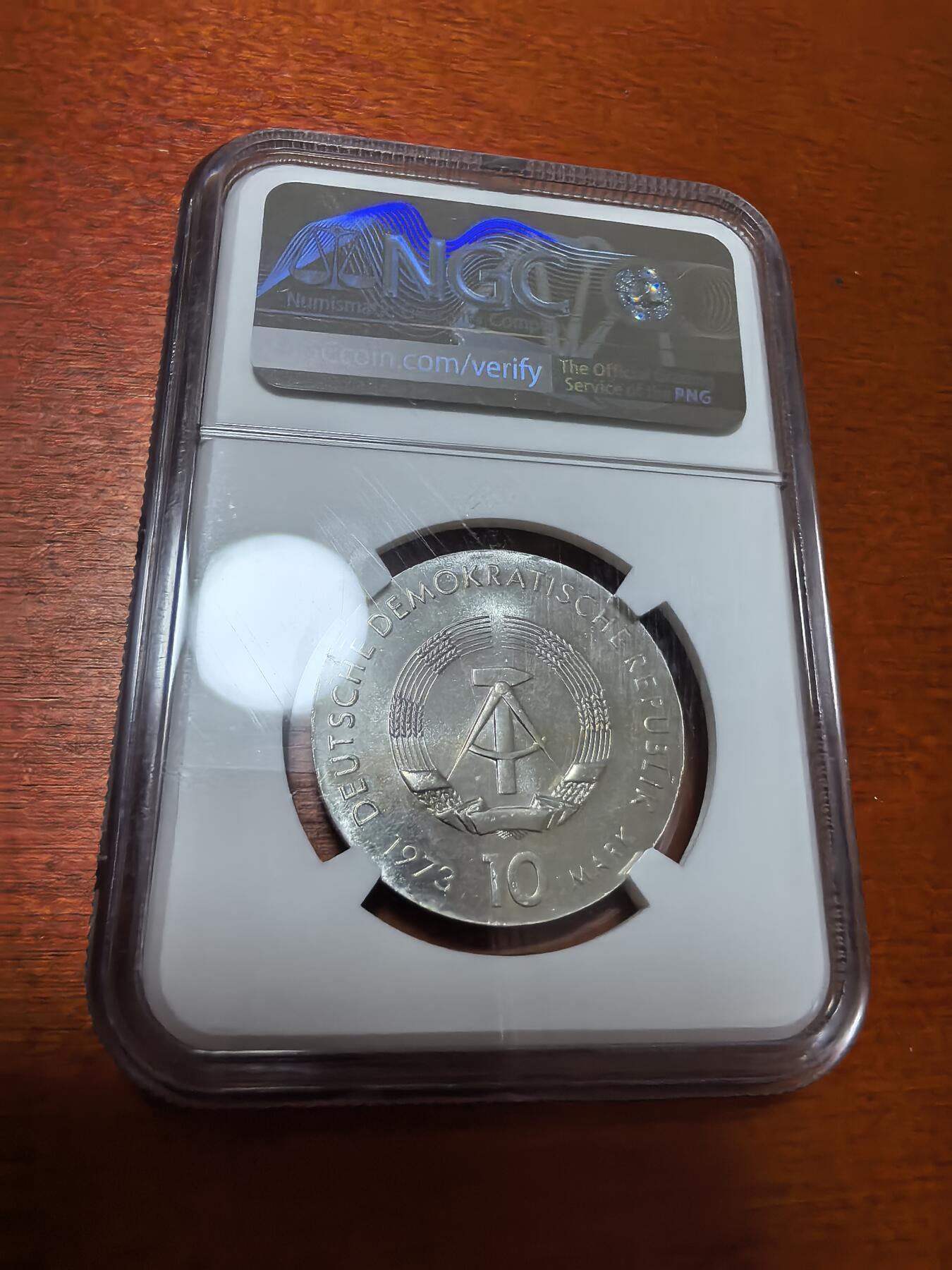 长老汇蛇年精选第九十五场拍卖 1973东德布莱希特诞辰75周年10马克纪念银币，NGC MS64分