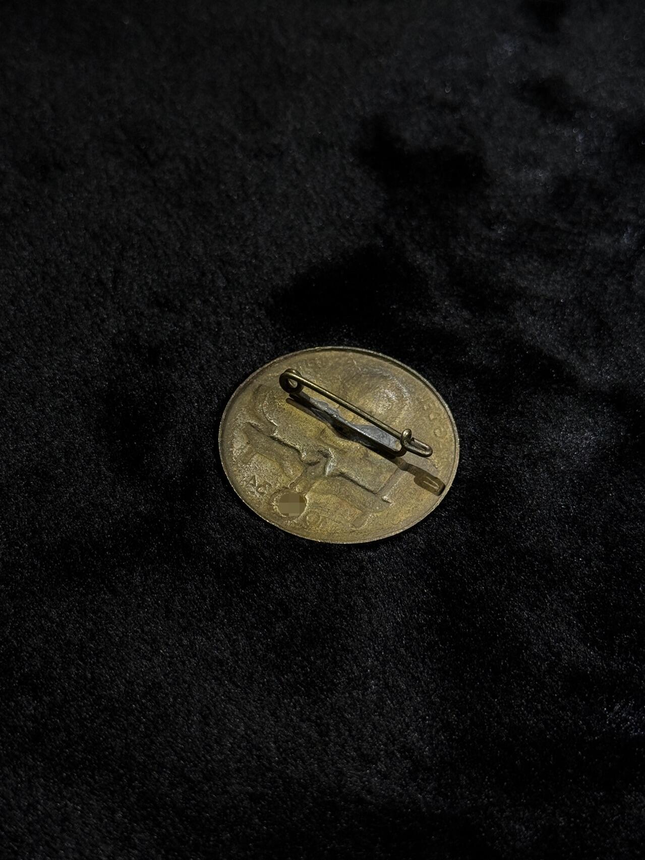 戎马世界章牌大赏第110期 德国1934年劳动节徽章