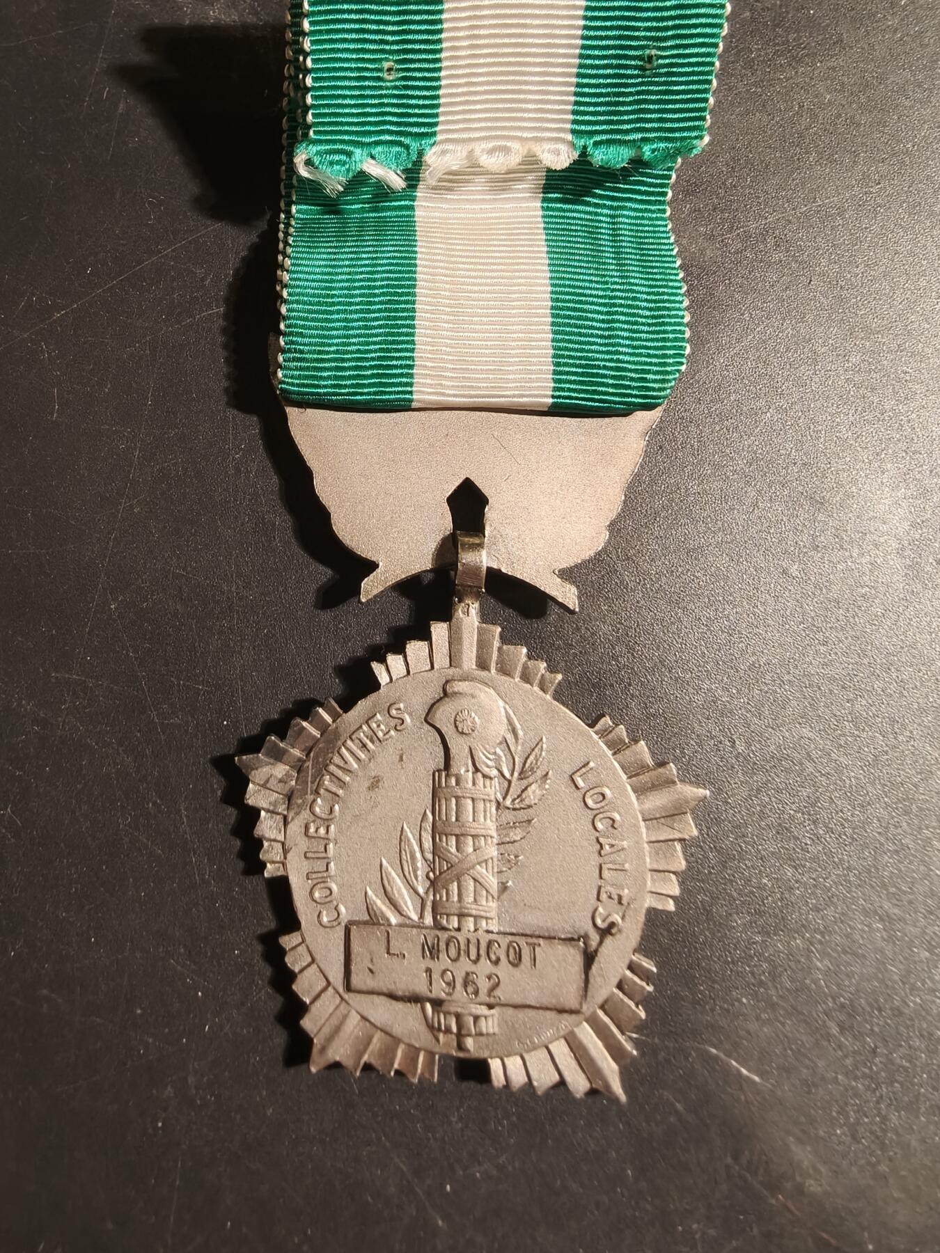 老王徽章第179期 法国银级地方嘉奖奖章   950银    31.5g