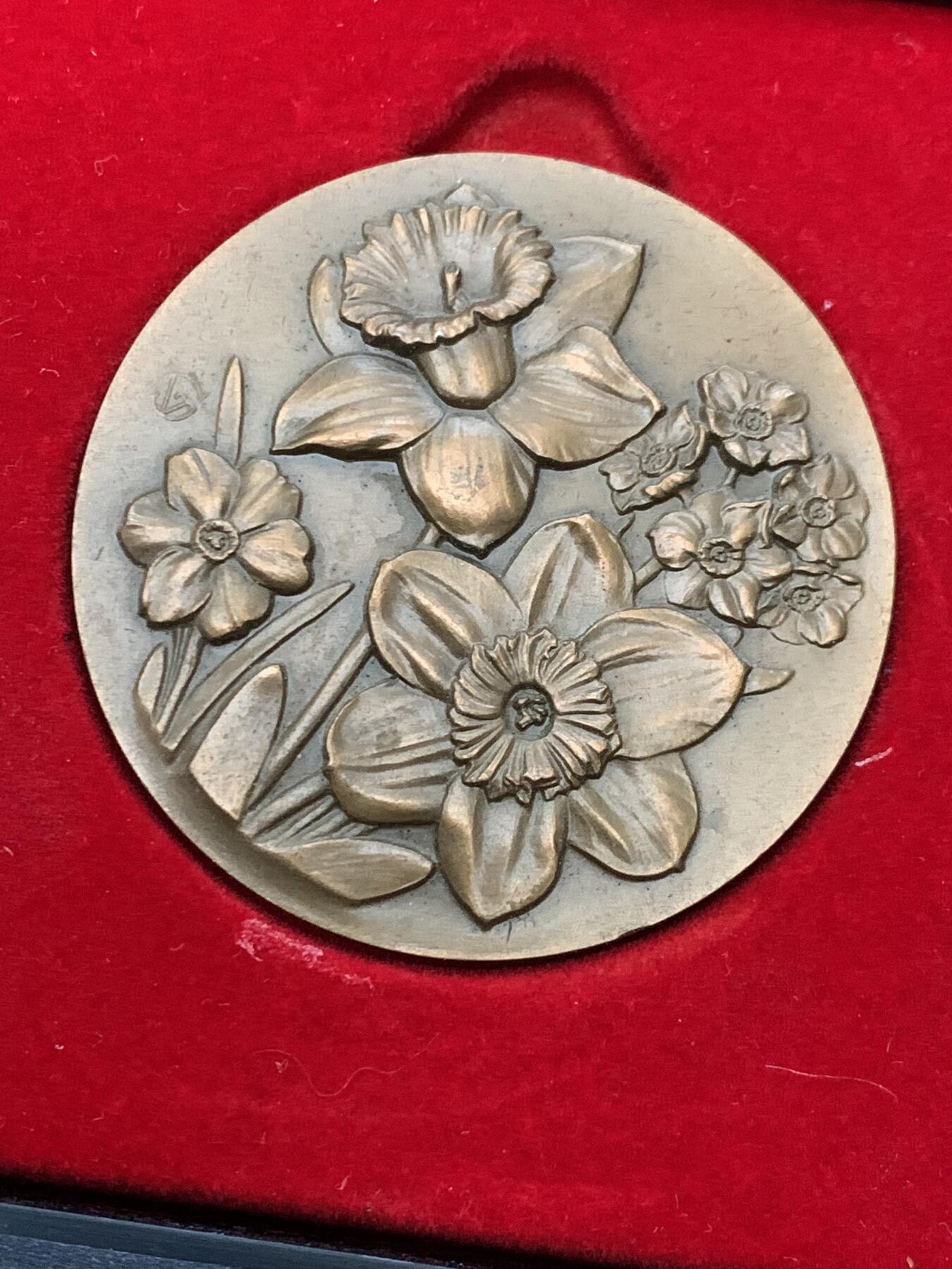 《竞宝斋》第461场 周日，周一，2场连拍 （全场包邮）欢迎送拍 花卉铜章 68.4克 49.8mm 丰饶角铜标 带盒