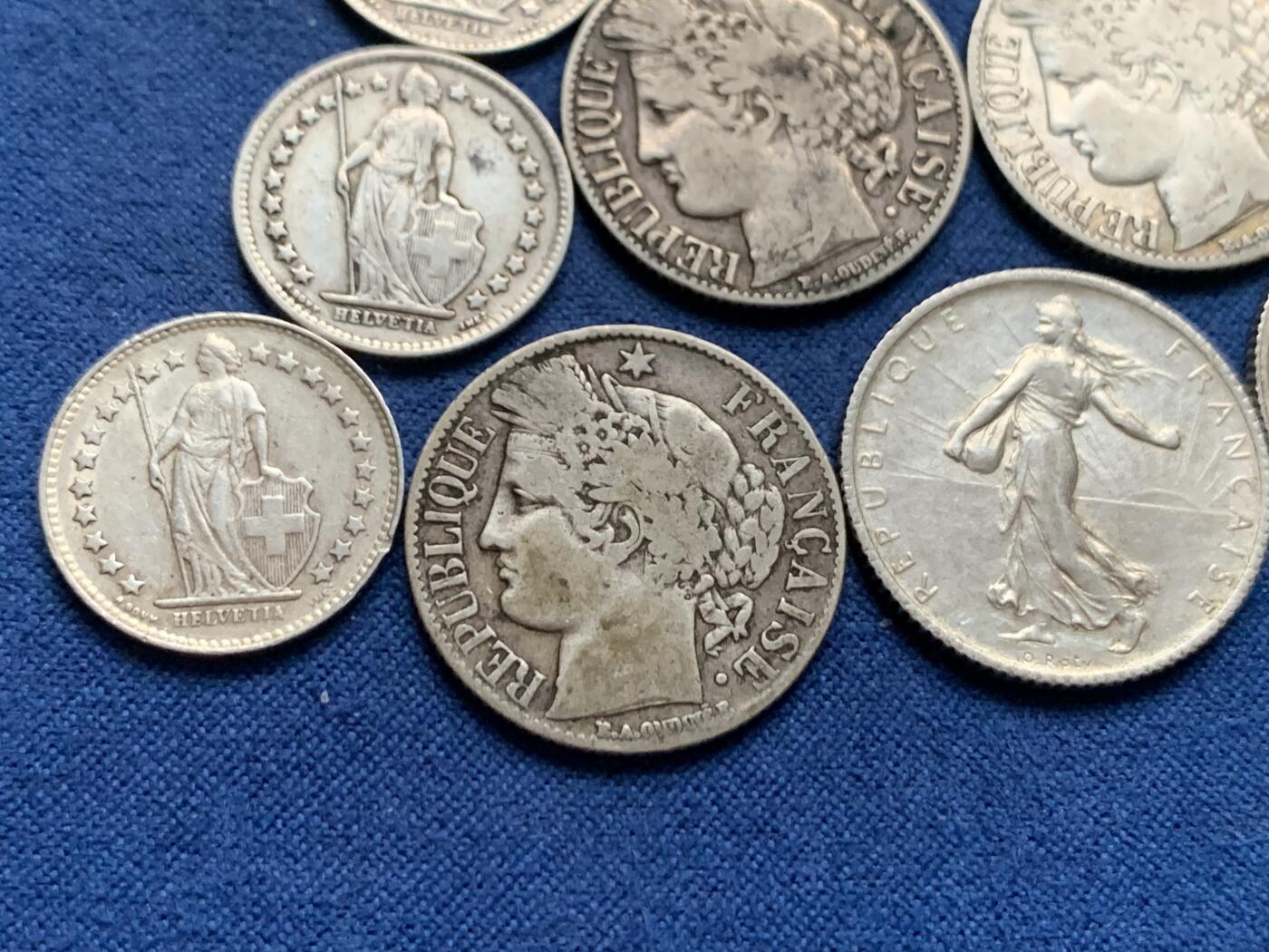 《竞宝斋》第461场 周日，周一，2场连拍 （全场包邮）欢迎送拍 八枚一组 法国1法郎5枚+瑞士半法郎3枚 总重约32克