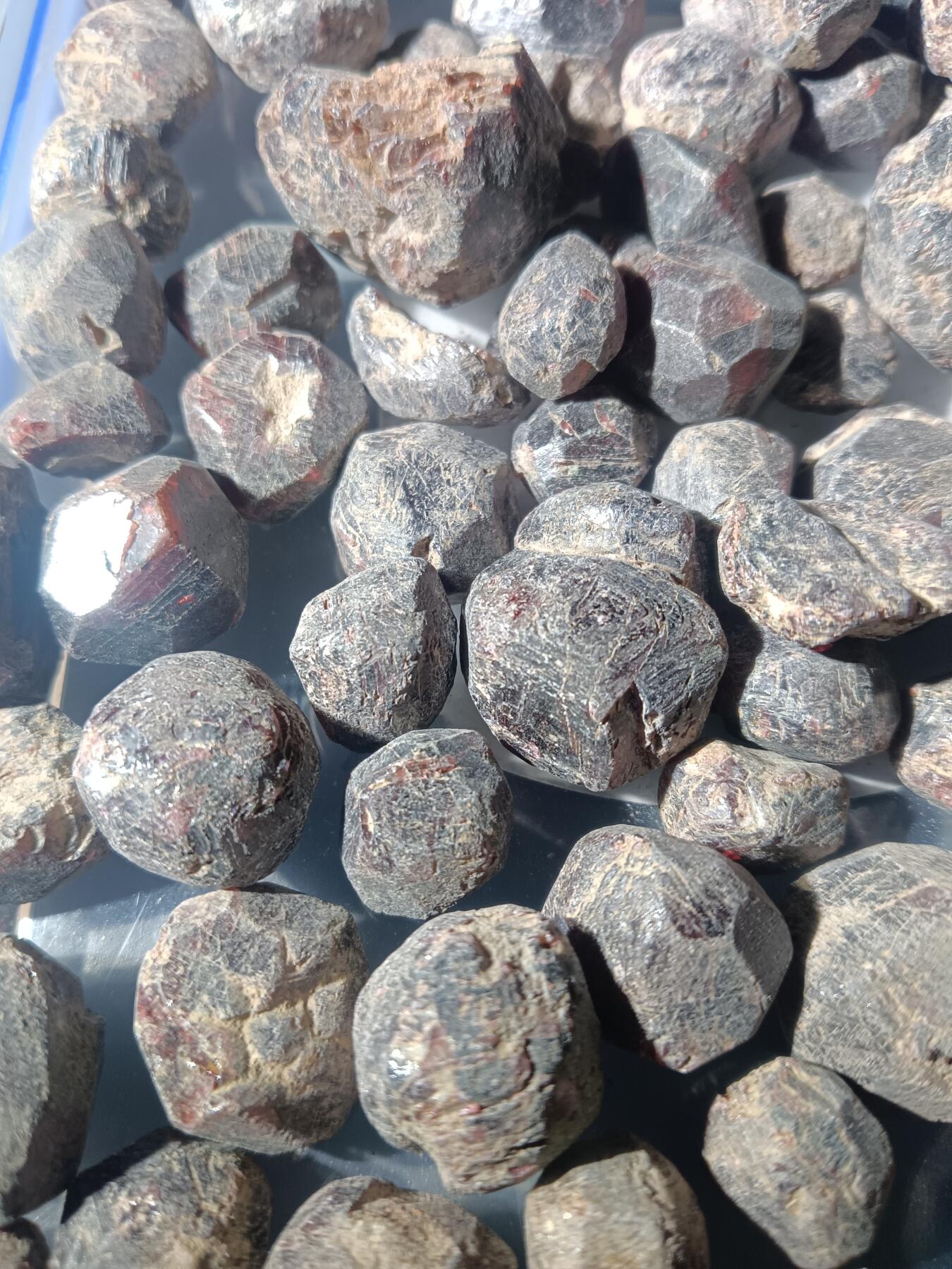 111期新疆红钱粟特钱币丝路钱币专场 4 石榴石原石