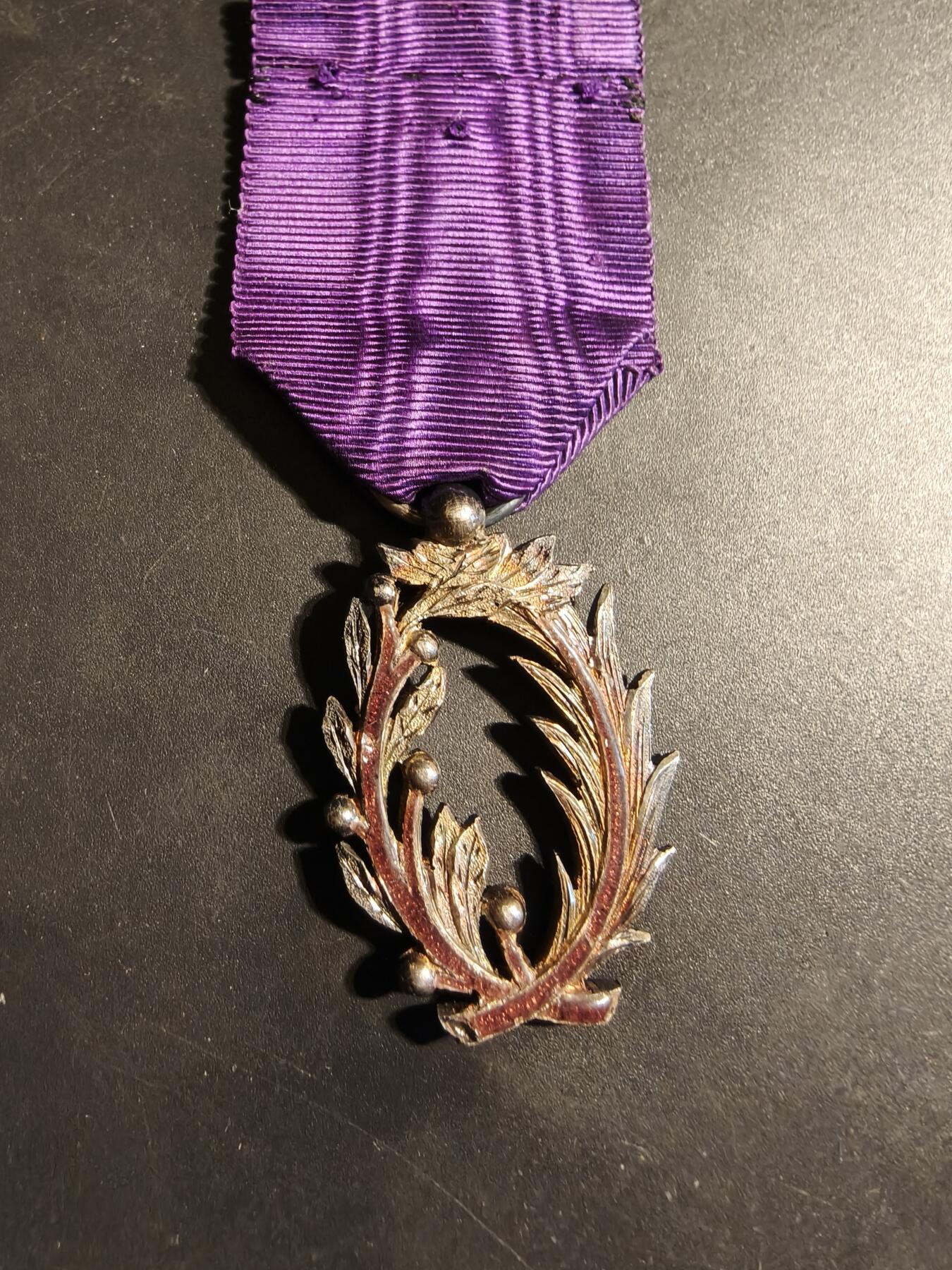 老王徽章第179期 法国骑士级棕榈叶勋章    带纸盒    银质珐琅