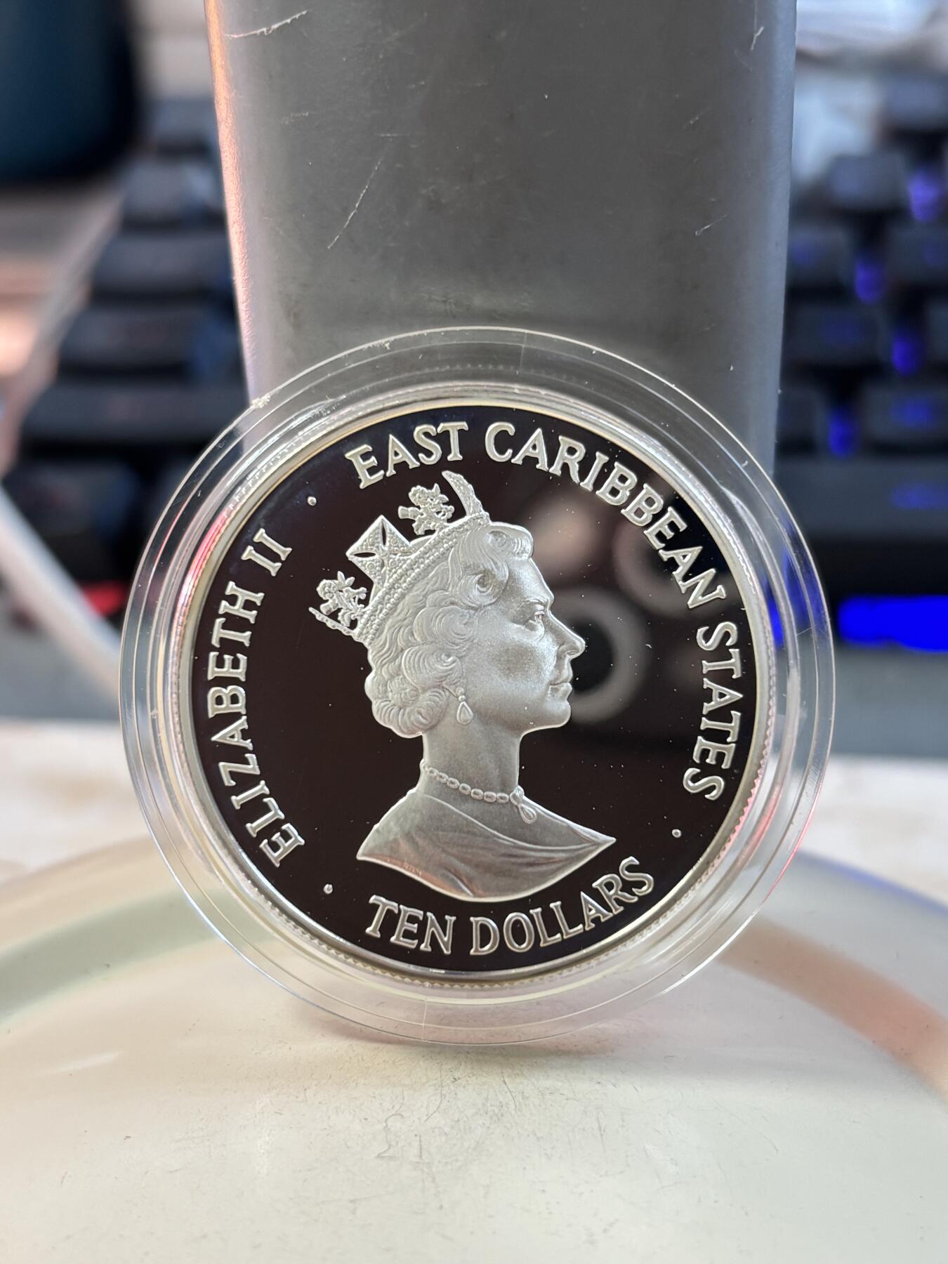 第189期拍卖 东加勒比群岛1998年蒙特塞拉特火山彩色纪念银币，28.28克，925银，发行10000枚，有氧化