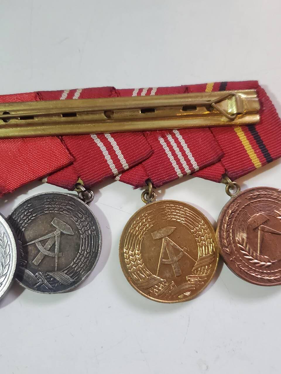 韵星假日拍卖第三十八期 -- Rimey Holidays Auction 38 民主德国工战队4R高级联排 -- 带有工战队二十年奖章，非常稀少 颁发给资深成员 金级工战队功绩 金银级工战队服务 品相很好