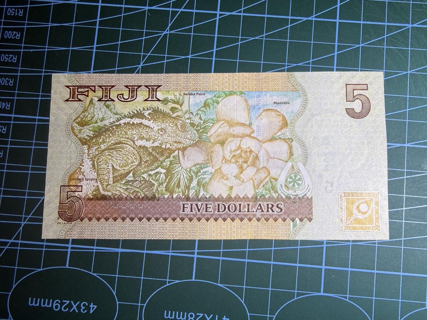 【炜奕收藏】，第五十八期，英属第三场 2007年斐济5元，UNC品相，号码无4