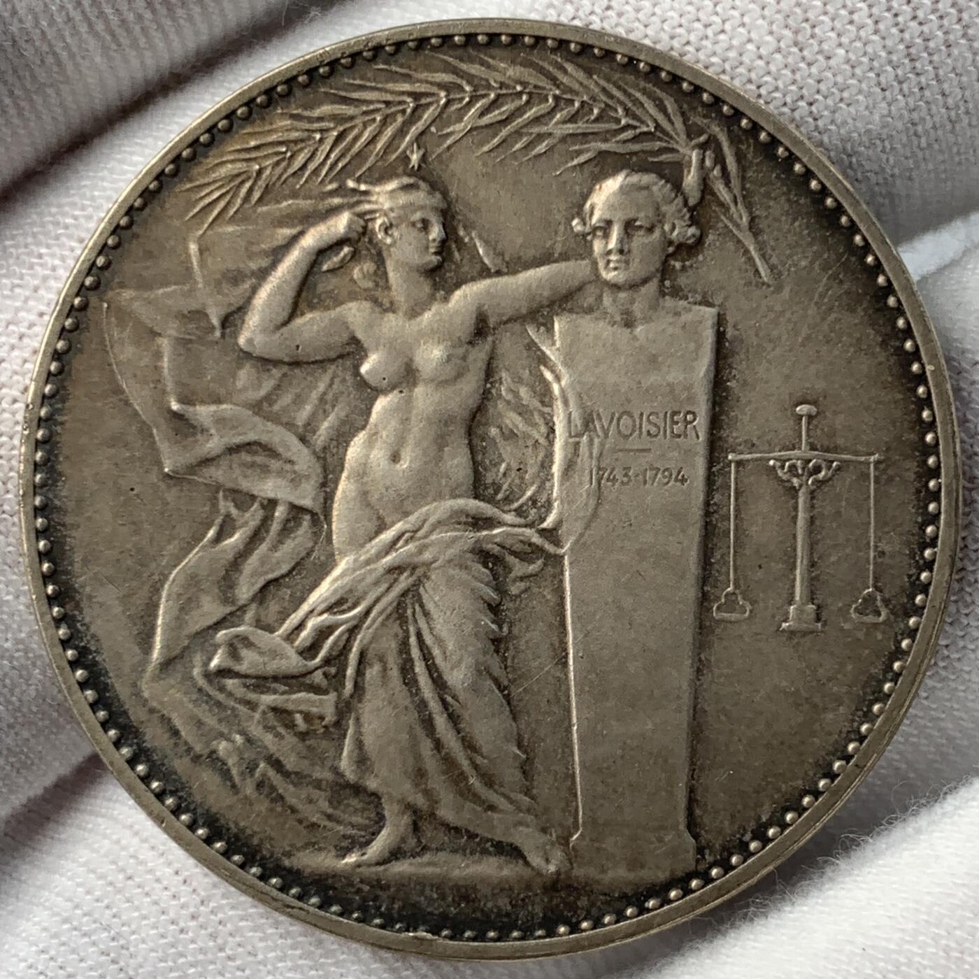 掌中浮雕-藏着的欧洲第051场 1953年法国化学工业联盟银章，36.82mm，24.48g