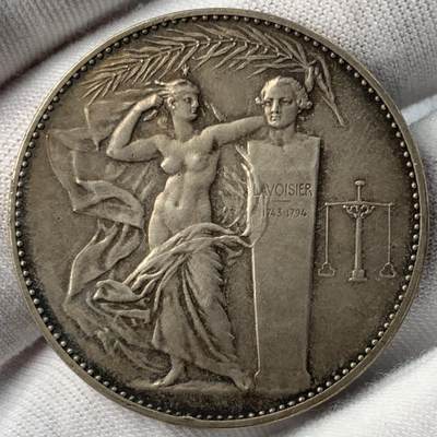 掌中浮雕-藏着的欧洲第051场 - 1953年法国化学工业联盟银章，36.82mm，24.48g