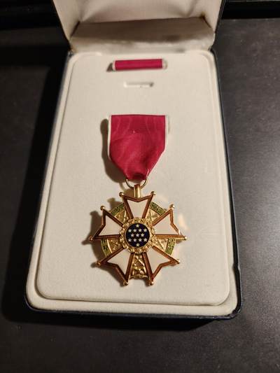 老王徽章第179期 - 美国骑士级功绩军团勋章    原盒带略